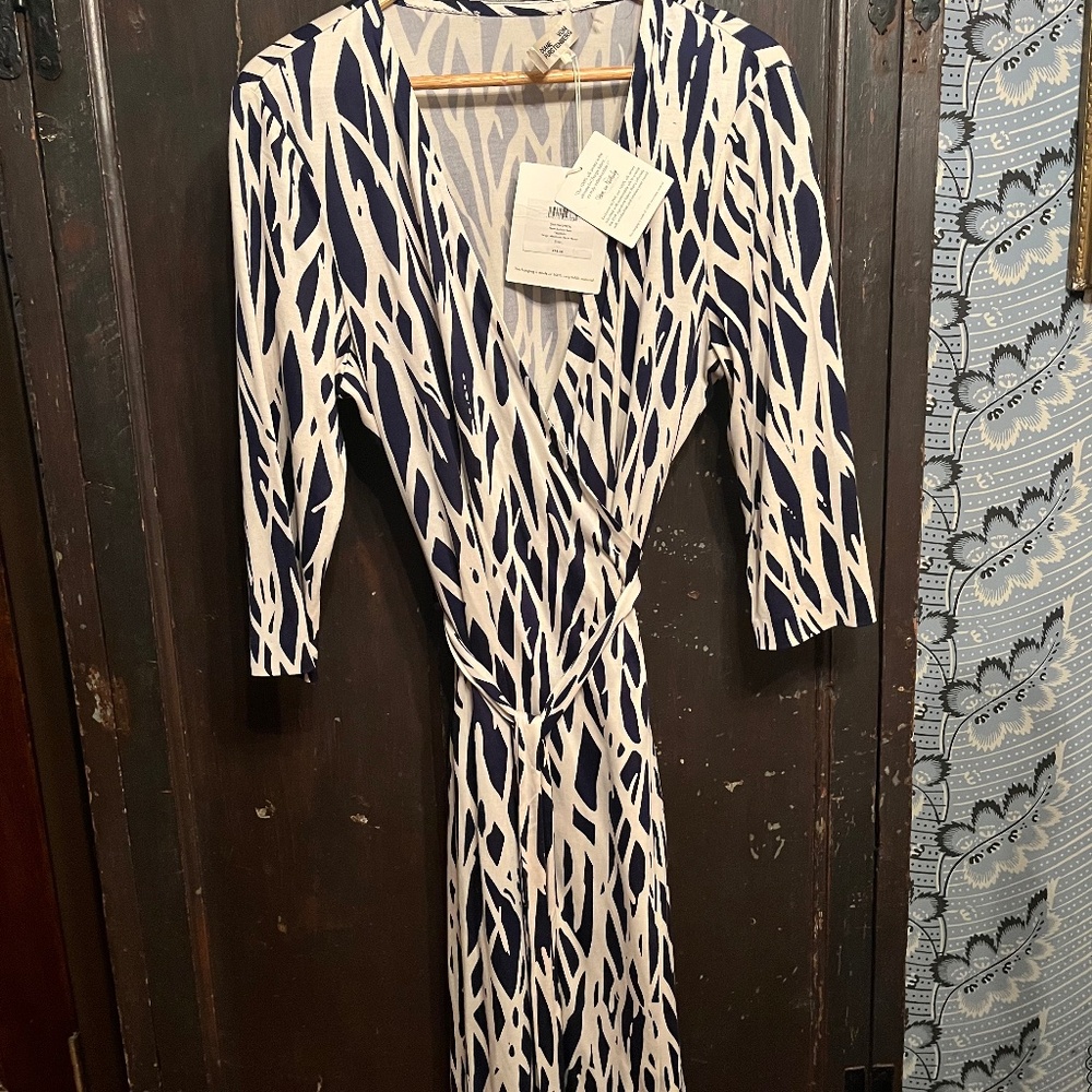 NWT classic Diane Von Furstenburg DVF wrap dress size L